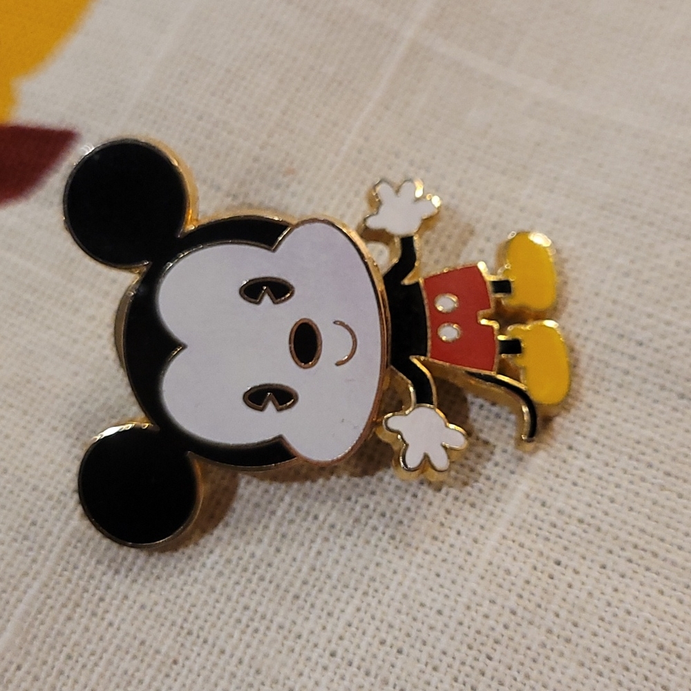 Disney Bobble Head Mickey Mouse Trading Pin